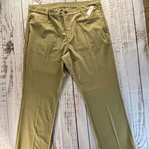 Old Navy Men’s 40x30 Khaki Pants | Straight | Tech Hybrid | NWT